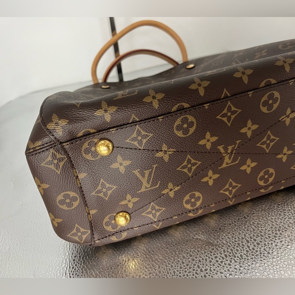 Louis Vuitton Montaigne bag - Picture 7 of 14
